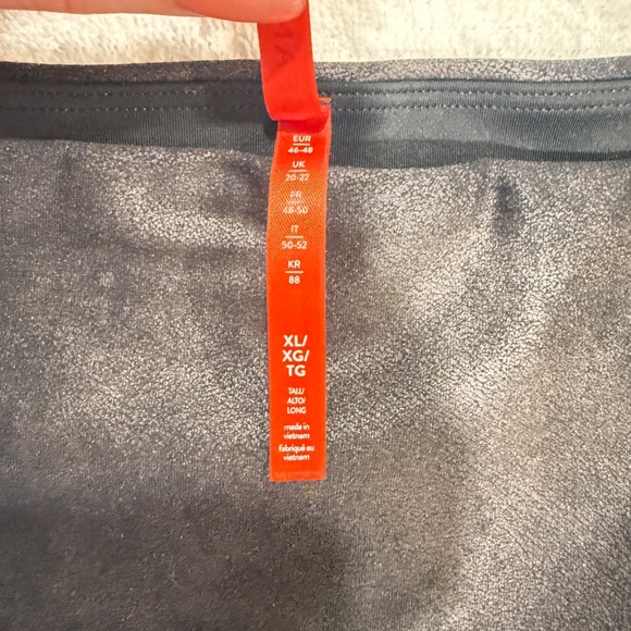 SPANX FAUX LEATHER LEGGING XL TALL - Picture 5 of 5